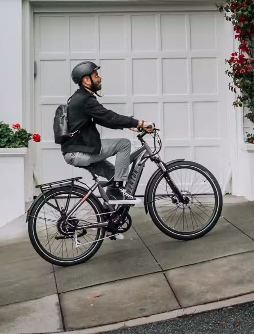 Level.2 Ebike Lifestyle Shot 3
