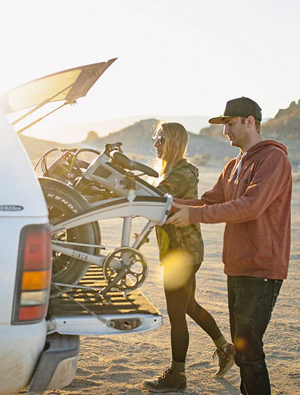 Sinch ebike lifestyle shot 1